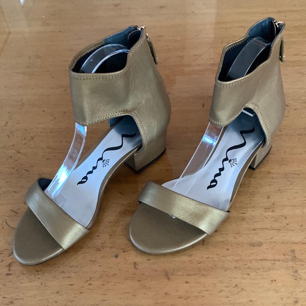 Nina sandals size 7.5, zip back, never worn.